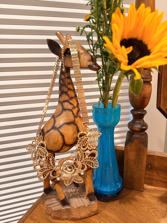 Jewelry - Gold Floral Statement Necklace